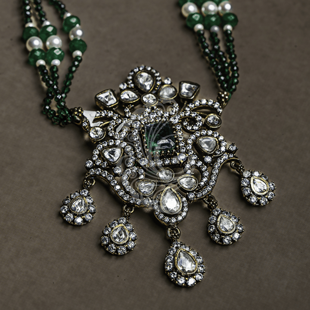 GREEN CRYSTAL NECKLACE