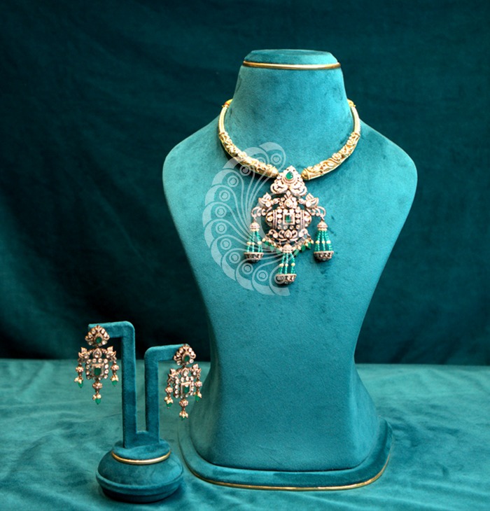 Kanti Necklace Set