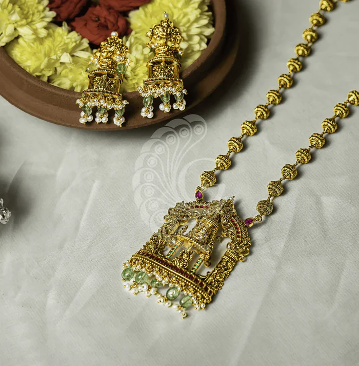 LAKSHMI NAKAS HAARAM