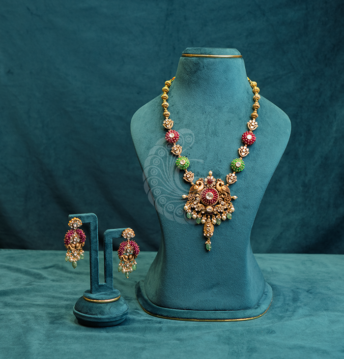 Multicolor Bead Pendant Necklace Set